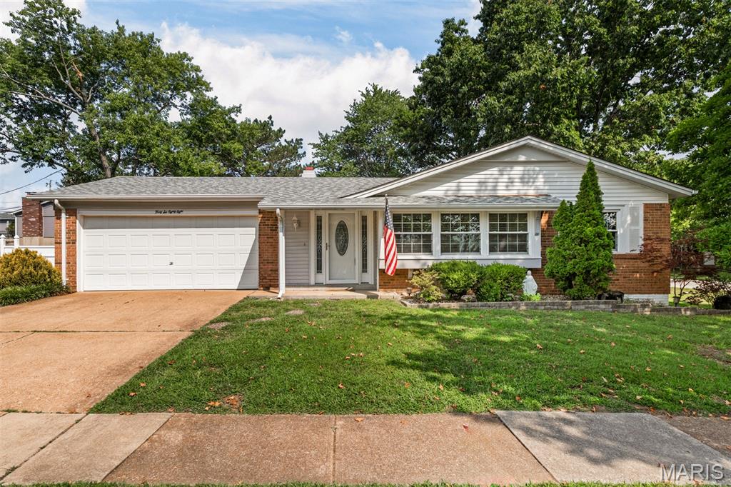 Photo of 4688 Towne Centre Drive Mehlville MO 63128