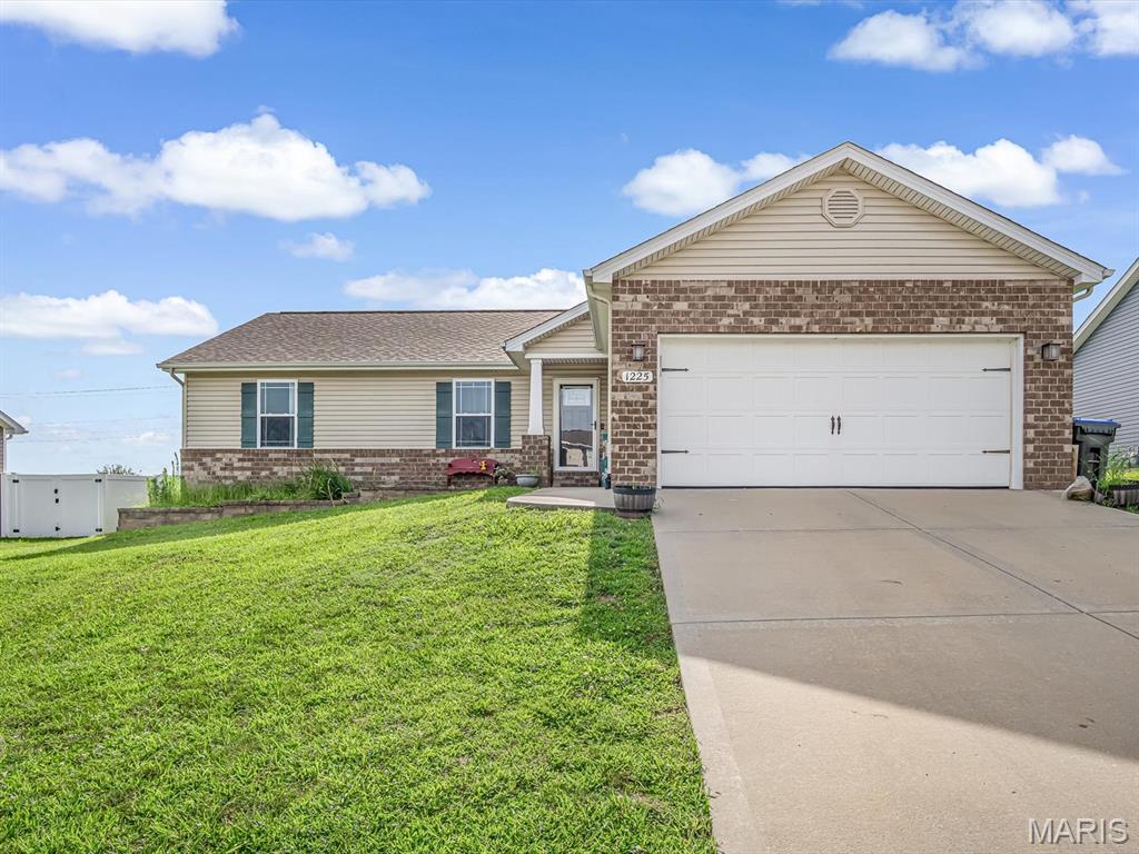 Photo of 1225 Sherwood Lane Waterloo IL 62298