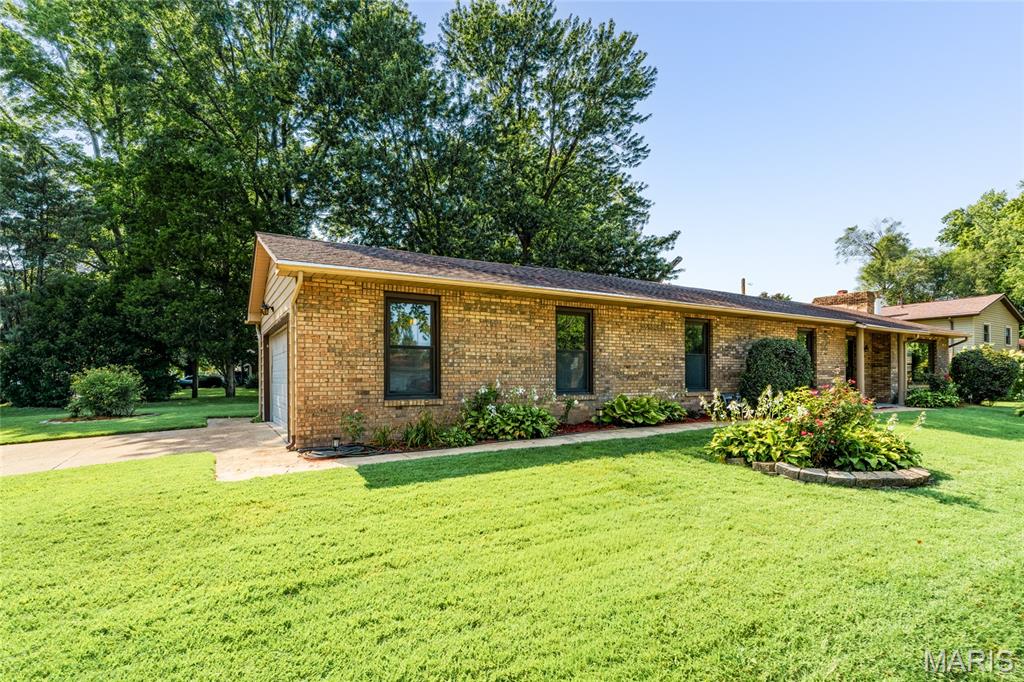 Photo of 3313 Maryville Road Granite City IL 62040