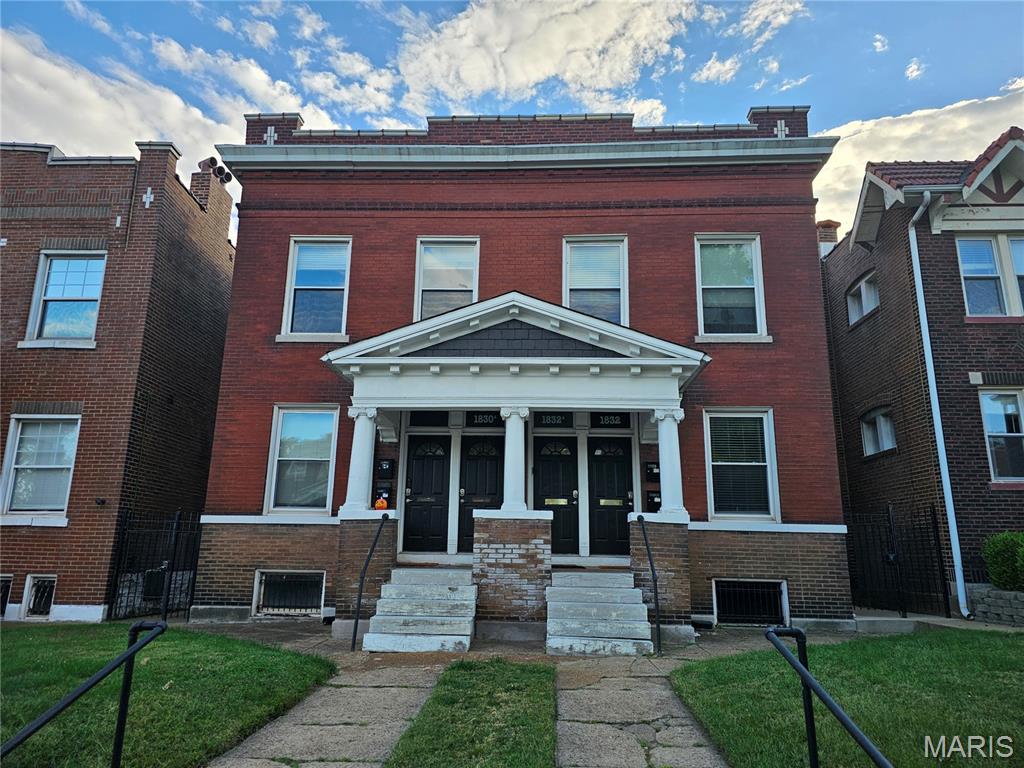 Photo of 1832 Russell Boulevard St Louis MO 63104