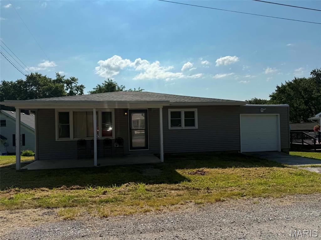 Photo of 104 S Montgomery Avenue Vandalia IL 62471