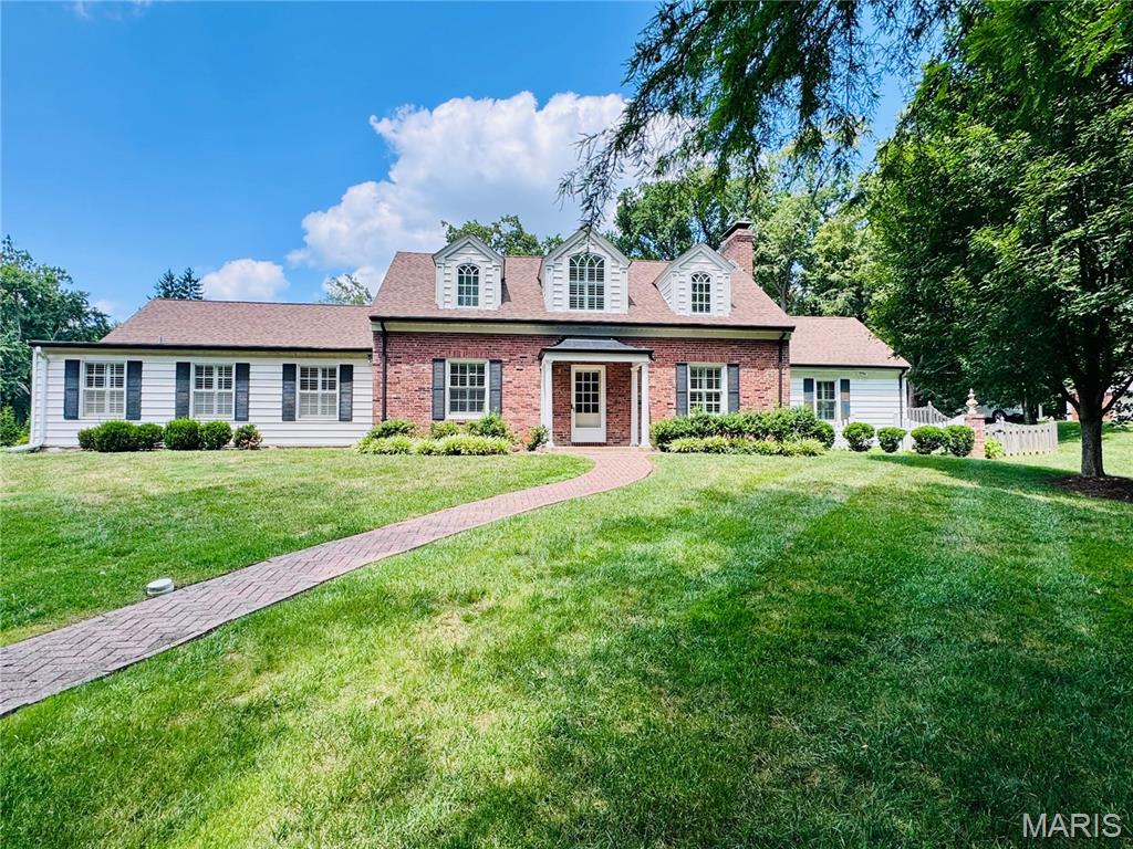 Photo of 27 Ellsworth Lane Ladue MO 63124