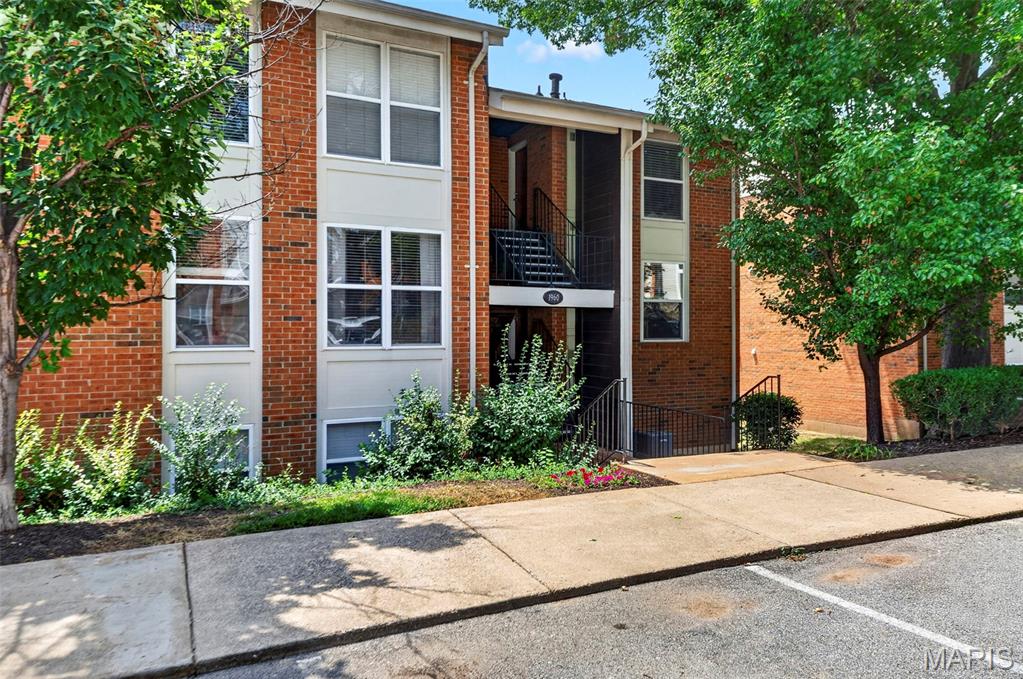 Photo of 1960 Greenglen Drive #304 Kirkwood MO 63122