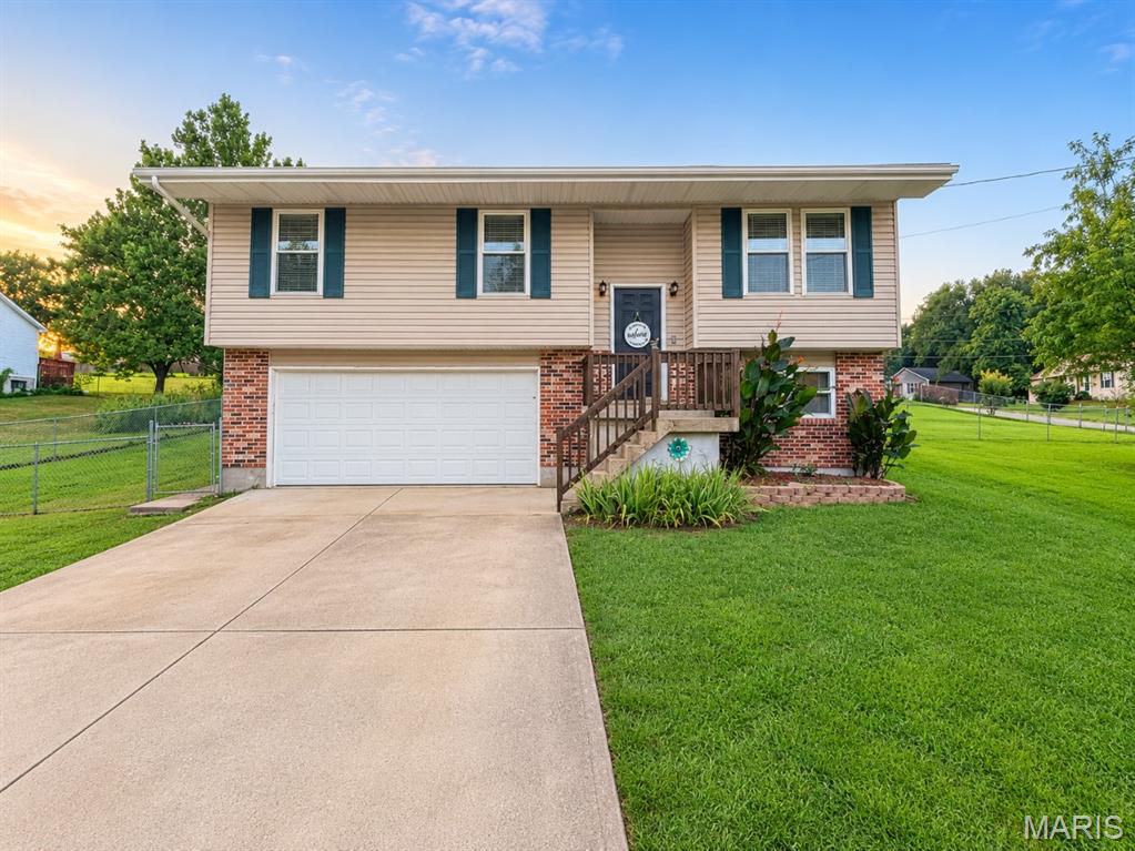 Photo of 633 Woodridge Court Villa Ridge MO 63089