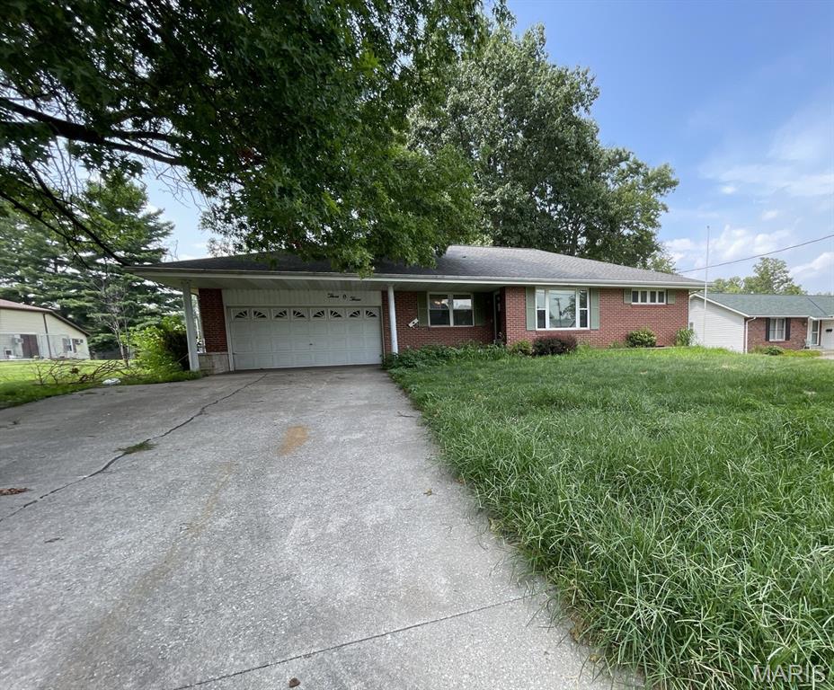 Photo of 303 W Hickory Street Jerseyville IL 62052