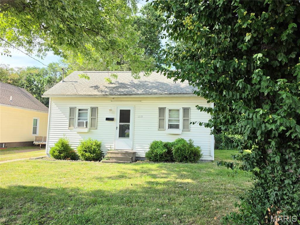 Photo of 1219 School Street Hillsboro IL 62049