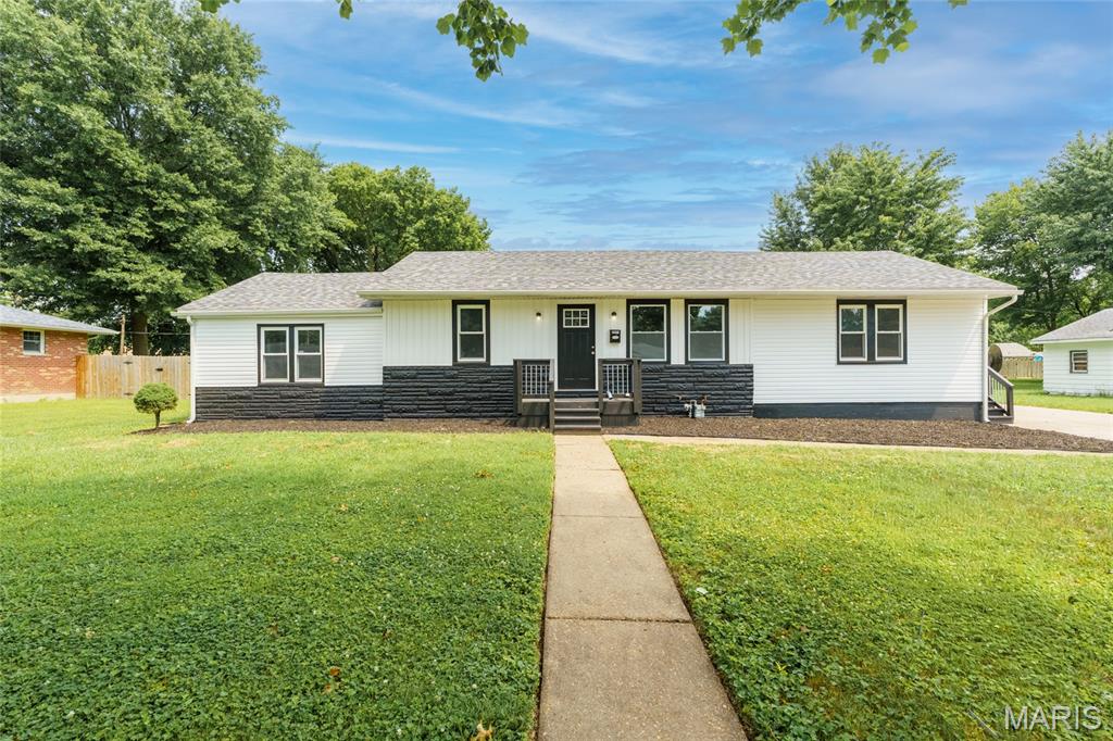 Photo of 2431 Pine Street Granite City IL 62040