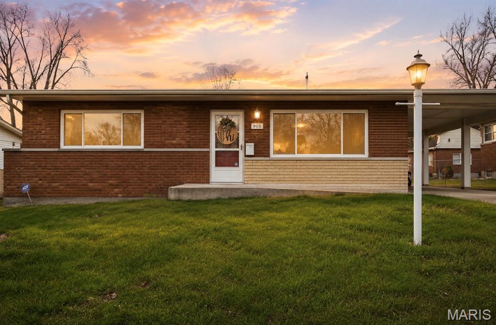 Photo of 908 Buckley Road Mehlville MO 63125