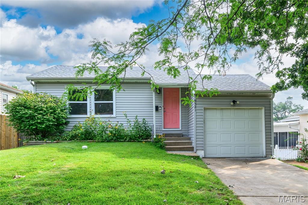 Photo of 9521 Cloverhurst Drive St Louis MO 63123