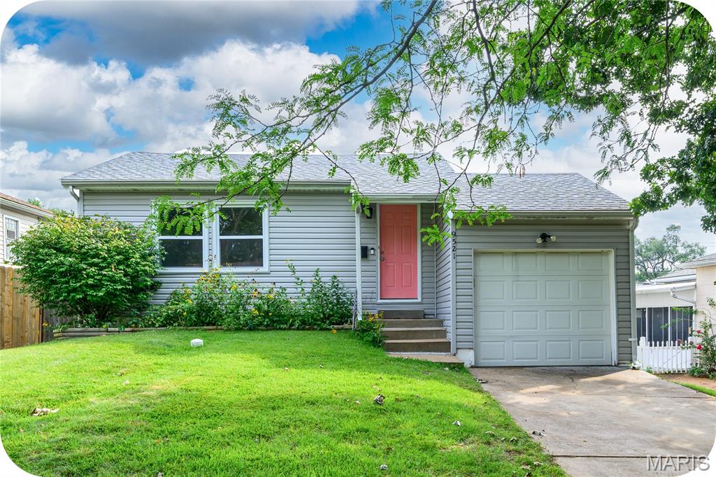 Photo of 9521 Cloverhurst Drive St Louis MO 63123