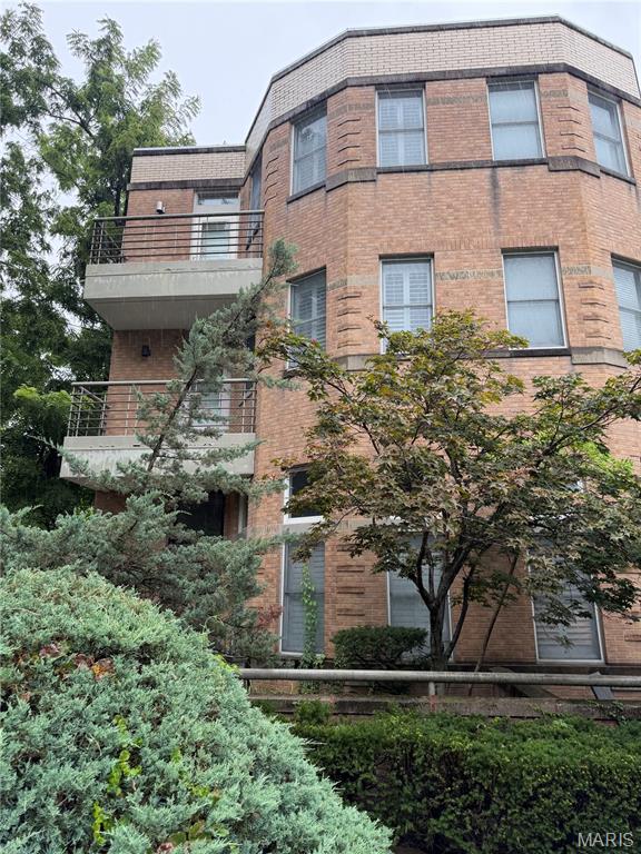 Photo of 18 Taylor Place Drive St Louis MO 63108
