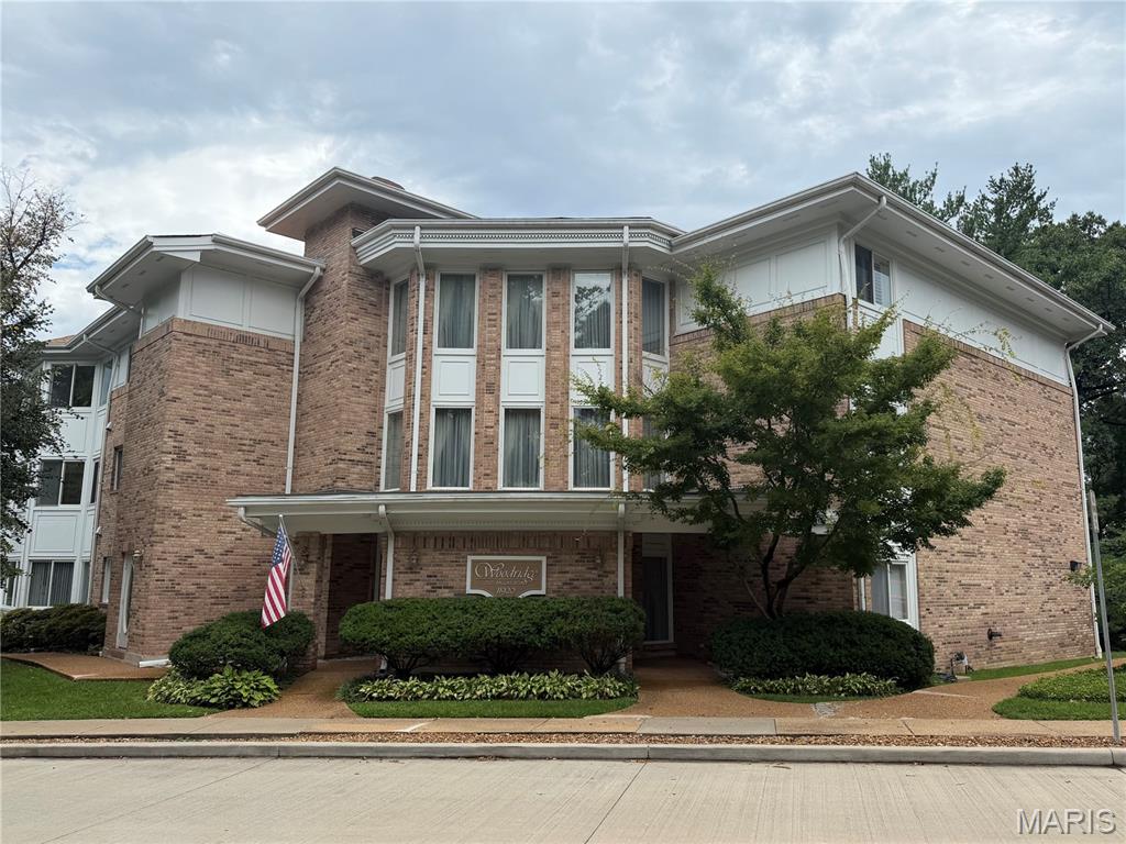 Photo of 11709 Old Ballas Road #101 Creve Coeur MO 63141