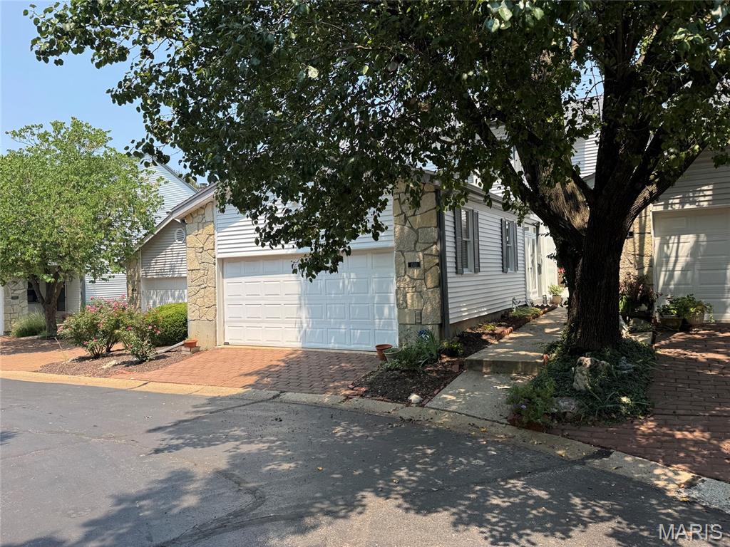 Photo of 1510 Walpole Drive Chesterfield MO 63017