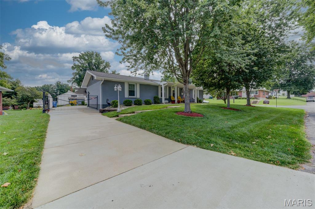 Photo of 910 N Saint Jacques Street Florissant MO 63031