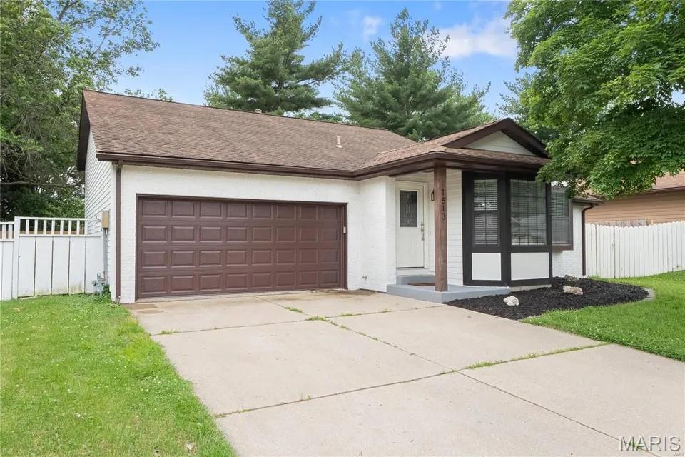 Photo of 1513 Royal Oak Court O'Fallon IL 62269