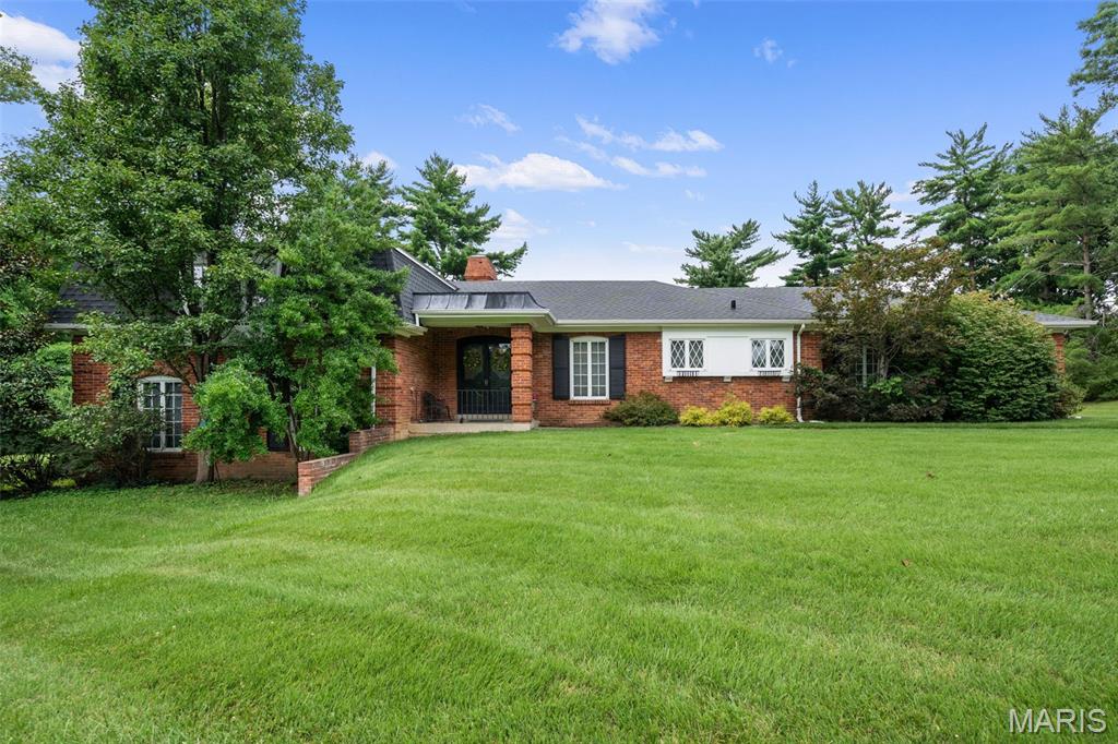 Photo of 11631 Fallbrook Drive Town and Country MO 63131