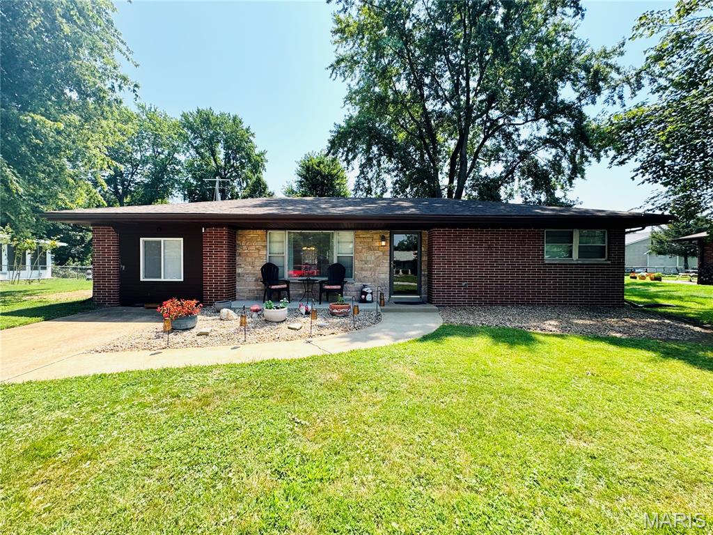 Photo of 10 Flamingo Drive Belleville IL 62223