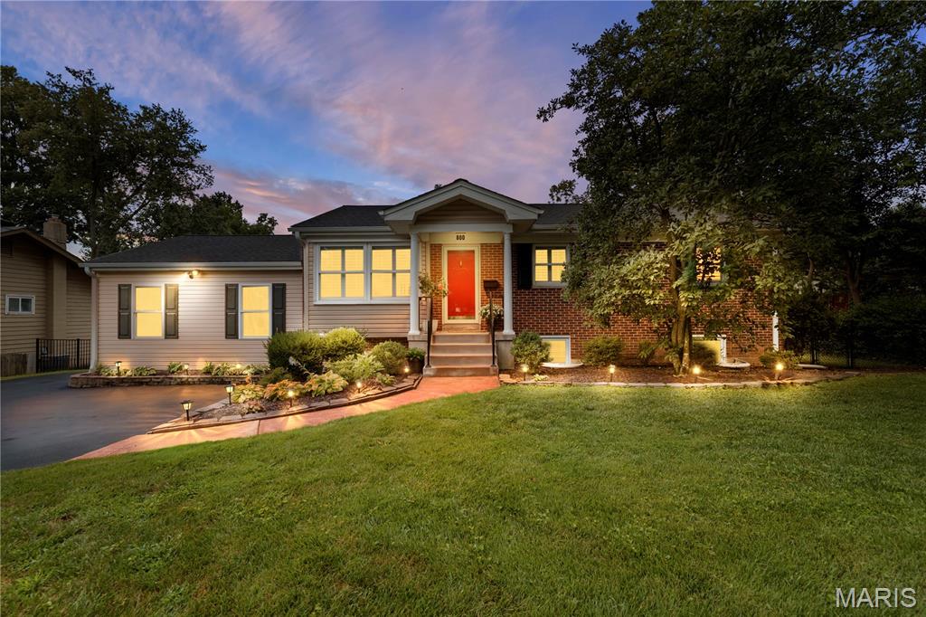 Photo of 800 E Essex Avenue Glendale MO 63122