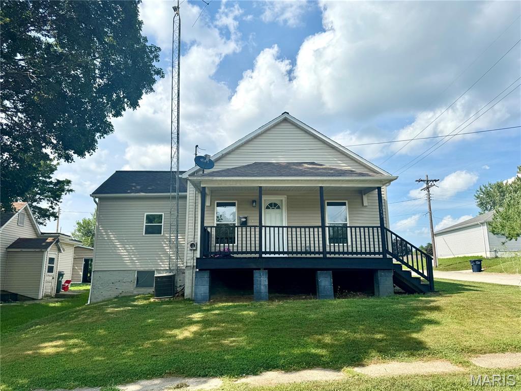 Photo of 1045 Bell Place Hillsboro IL 62049