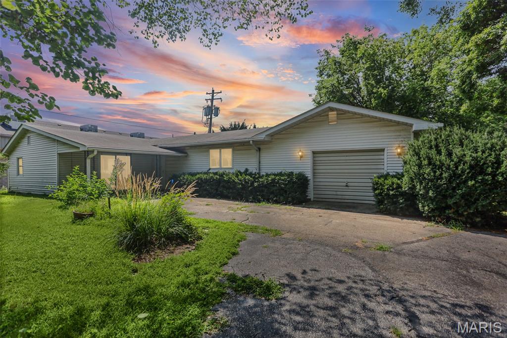 Photo of 341 Avalon Street Wood River IL 62095