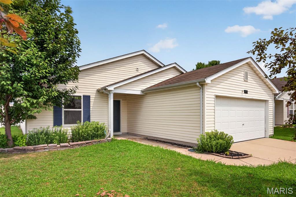 Photo of 1413 Autumn Lakes Lane Mascoutah IL 62258