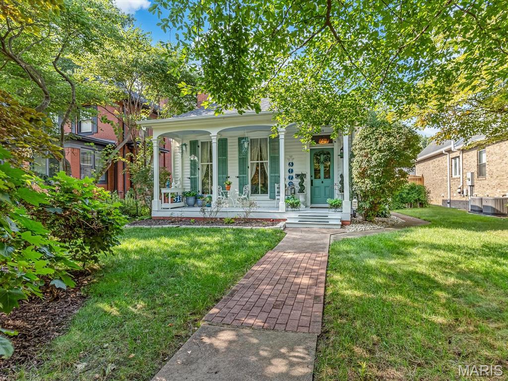 Photo of 817 Saint Louis Street Edwardsville IL 62025