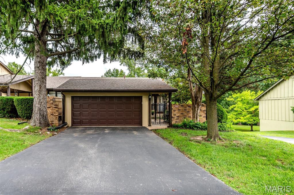 Photo of 11046 Thousand Oaks Drive Hazelwood MO 63136