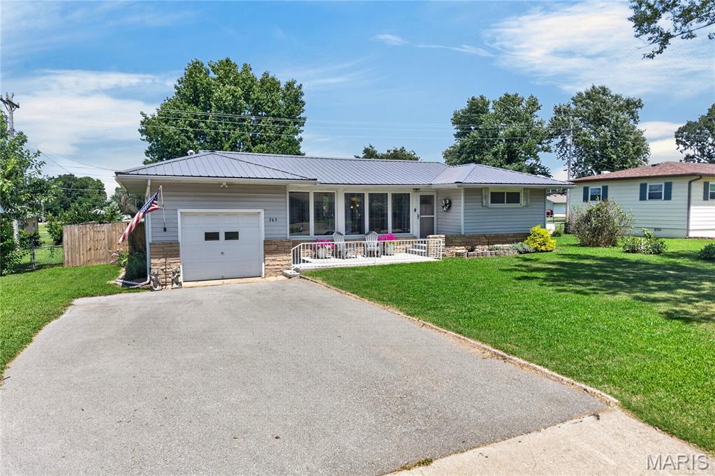 Photo of 365 Fairfax Drive Lebanon MO 65536