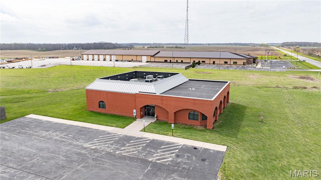 Photo of 18400 Shipman Road Carlinville IL 62626