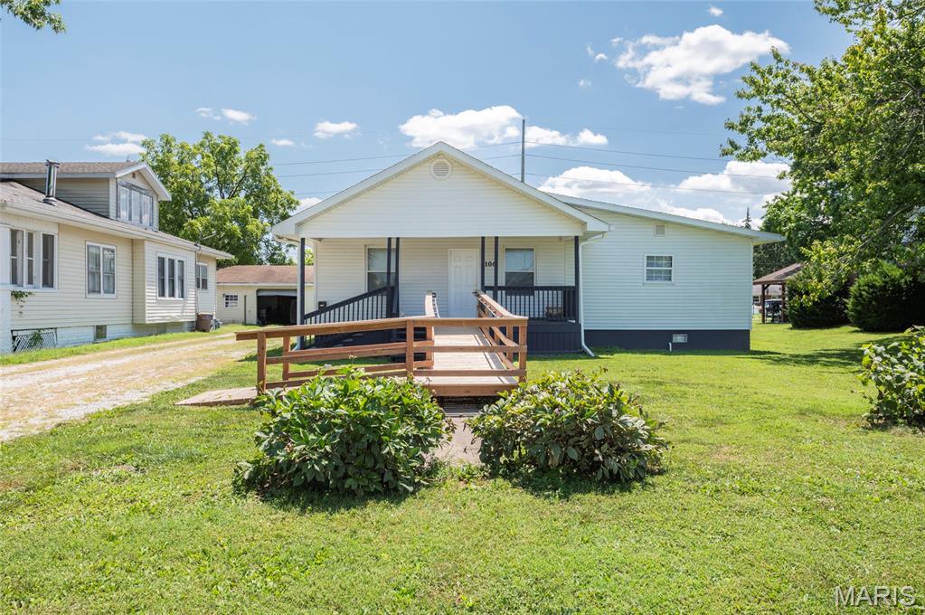 Photo of 106 W Henry Street Gillespie IL 62033