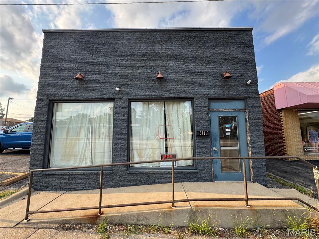 Photo of 8411 Olive Boulevard University City MO 63132