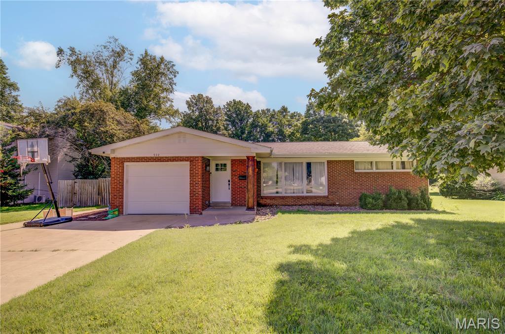 Photo of 922 Hawthorn Drive Sikeston MO 63801