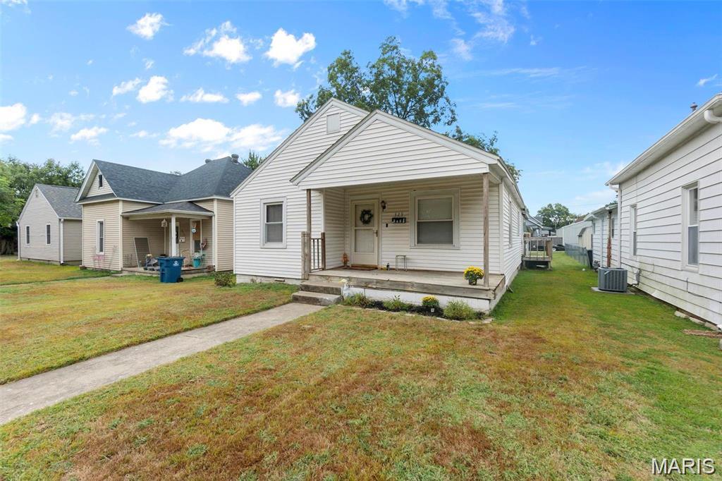 Photo of 329 West Parker Ave Chaffee MO 63740