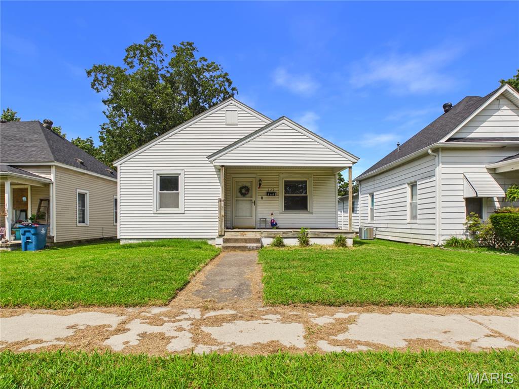 Photo of 329 West Parker Ave Chaffee MO 63740