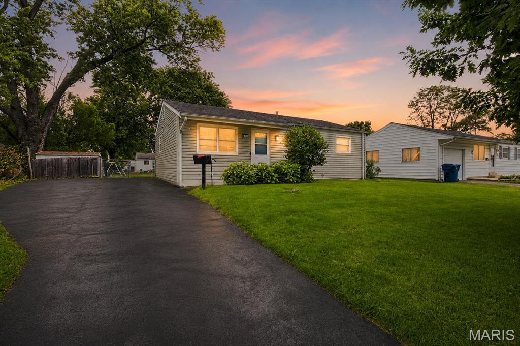 Photo of 875 5th Plaza Florissant MO 63031