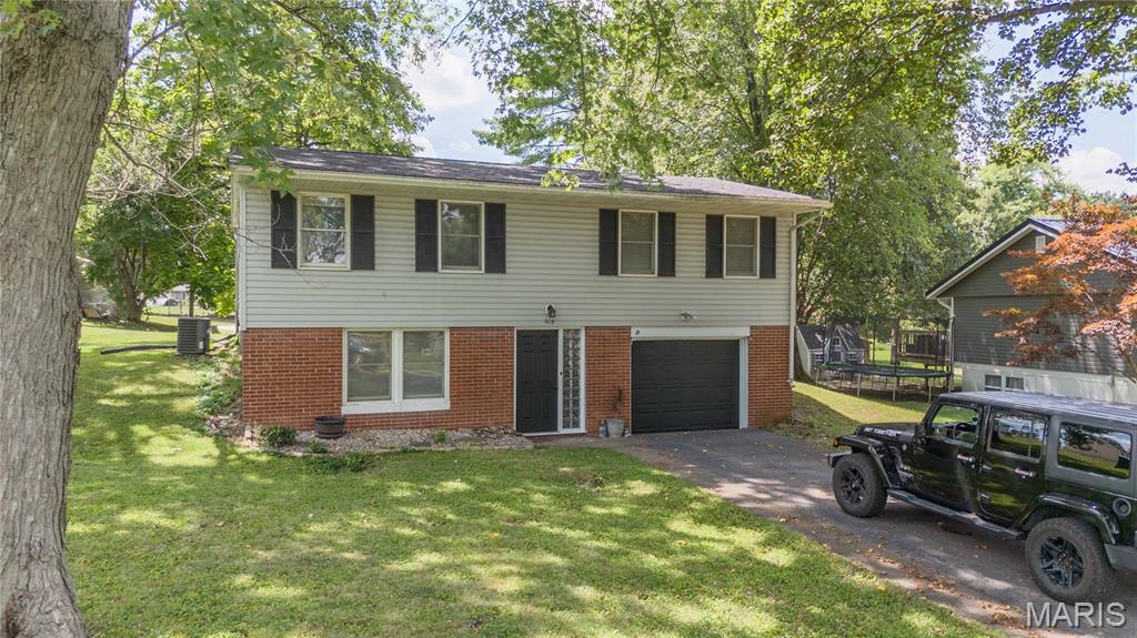 Photo of 605 N Sunflower Street Vandalia IL 62471