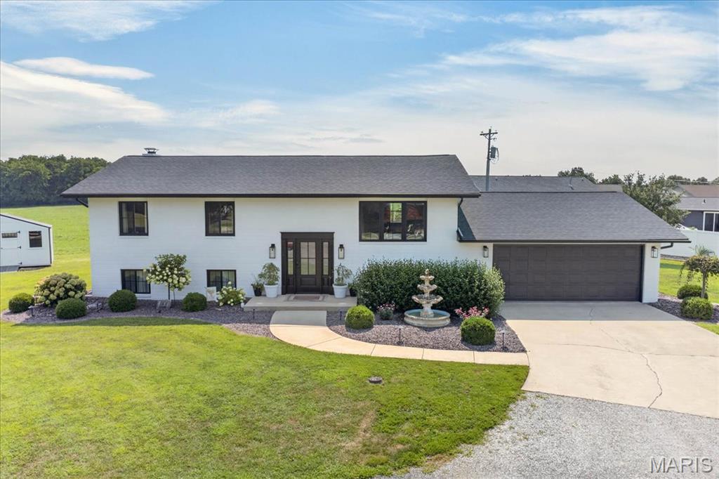 Photo of 1670 Fayette Street Carlyle IL 62231