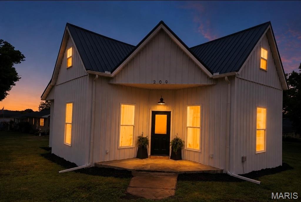 Photo of 209 E Salling Street Perry MO 63462