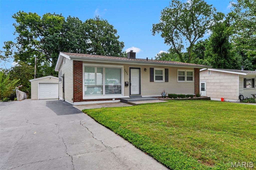 Photo of 2898 Lesmer Court Overland MO 63114