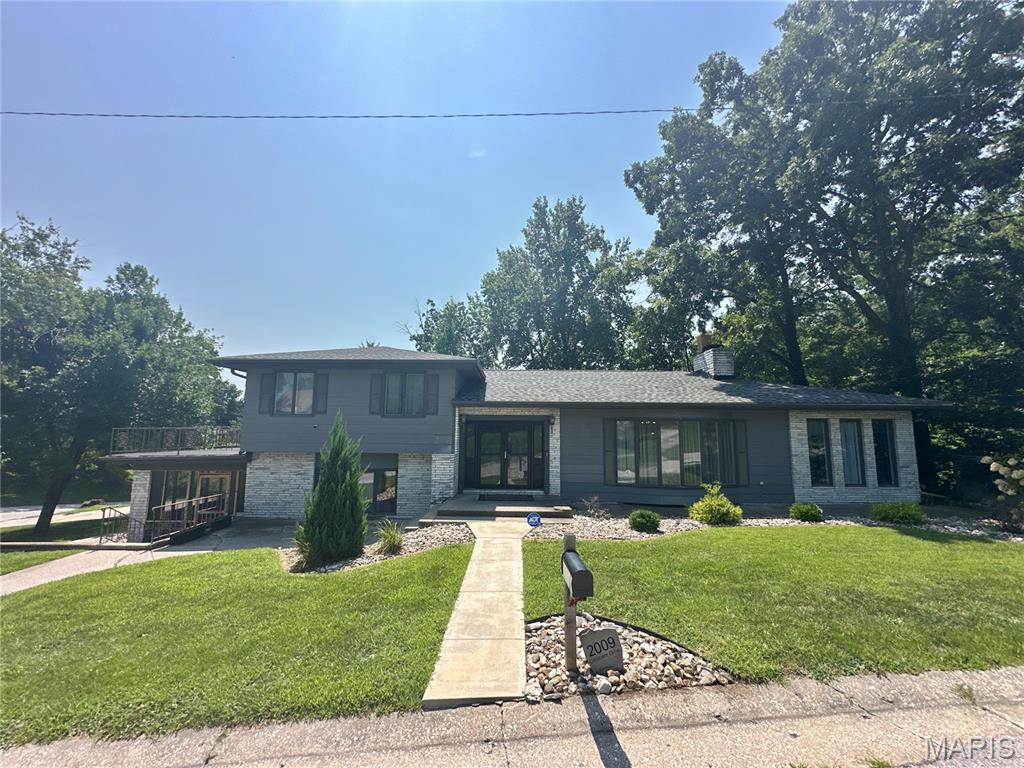 Photo of 2009 Crescent Drive Hannibal MO 63401