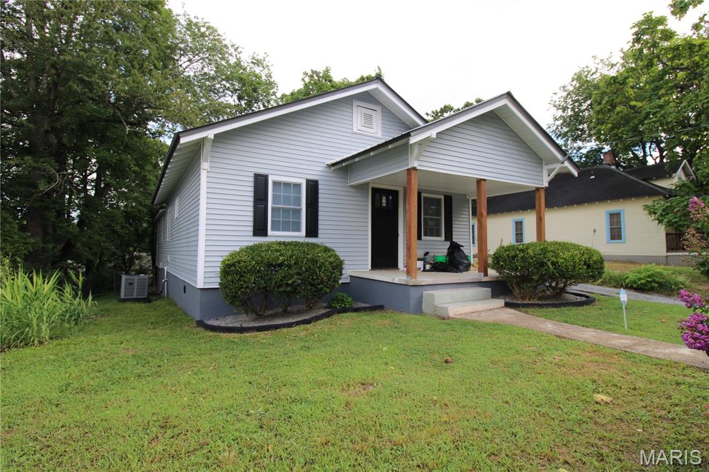 Photo of 1409 Spring Street Poplar Bluff MO 63901
