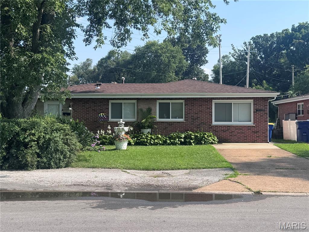 Photo of 10792 Tropic Drive St Ann MO 63074