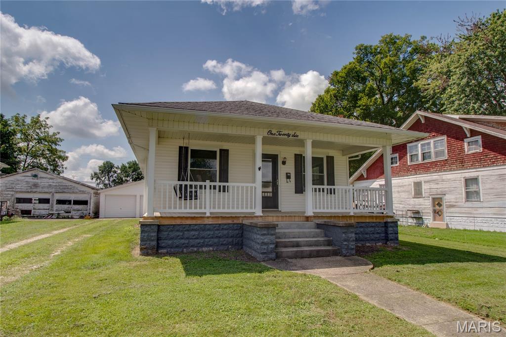 Photo of 126 W Briggs Avenue Roodhouse IL 62082