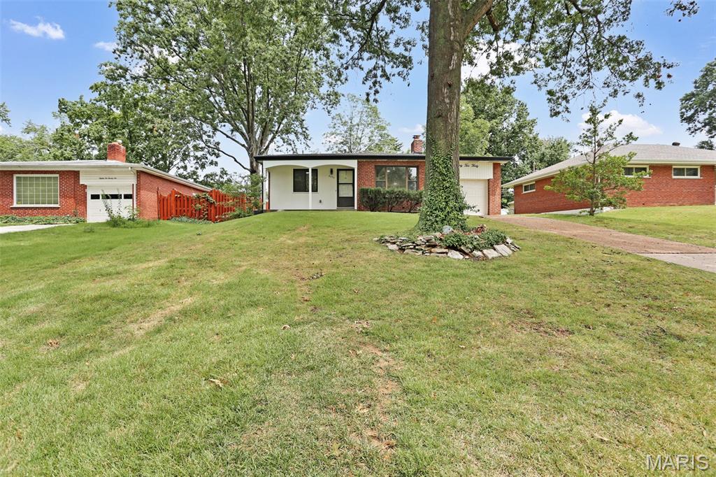 Photo of 8230 Villaton Drive St Louis MO 63123