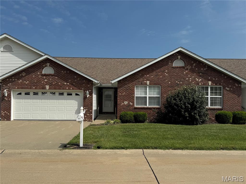 Photo of 303 Elizabeth Drive Litchfield IL 62056