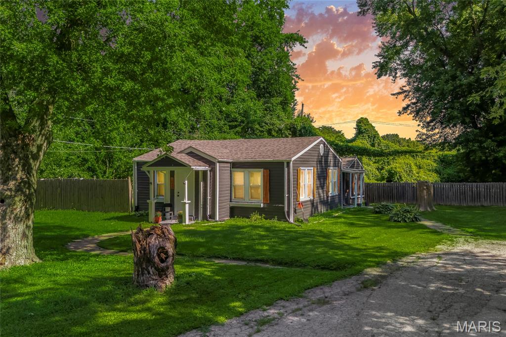 Photo of 1043 Farmview Drive St Louis MO 63138