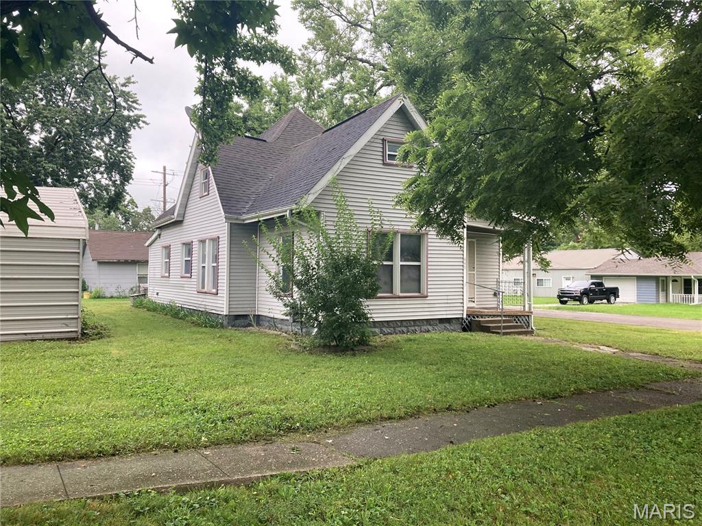 Photo of 445 E Sedgwick Street Brookfield MO 64628