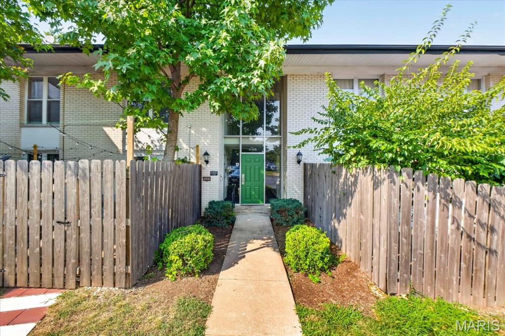 Photo of 10401 Briarbend Drive #9 St Louis MO 63146