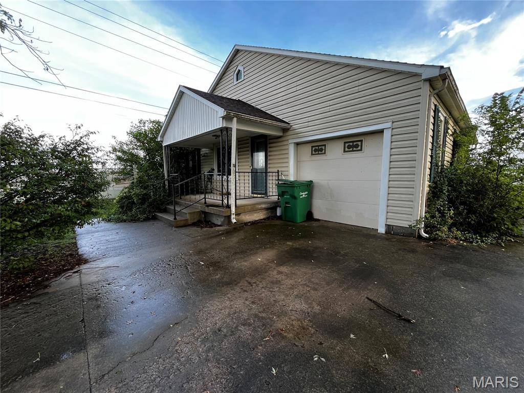 Photo of 802 Summit St Butler MO 64730