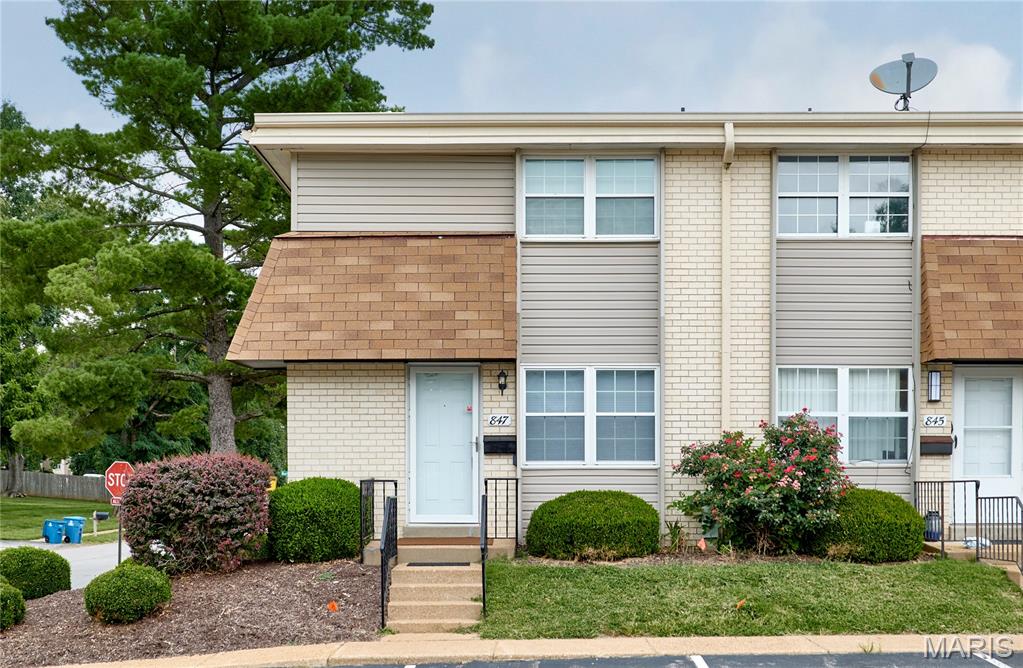Photo of 847 Wendevy Court Ballwin MO 63011